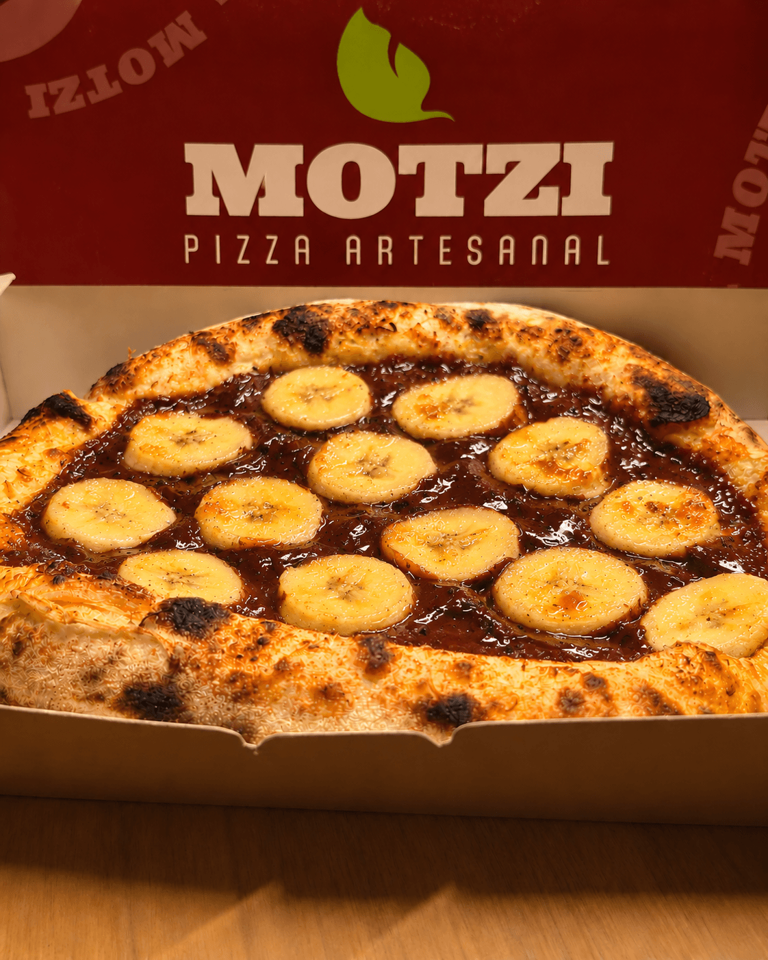 Pizza Boat Banana Chocolate vista de frente na caixa.