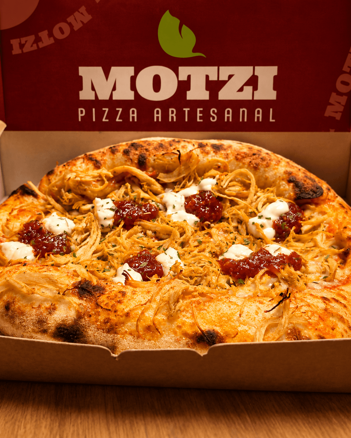 Pizza Boat Creamy Chicken vista de frente na caixa.